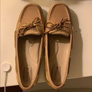 Sperry’s size 9
